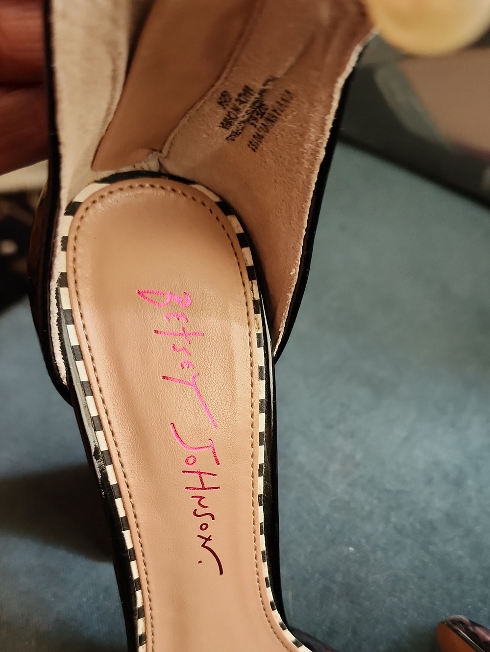 Betsey Johnson Black Patent WatermelonPumps with Pearl Ankle Strap. 6.5 - Picture 9 of 12